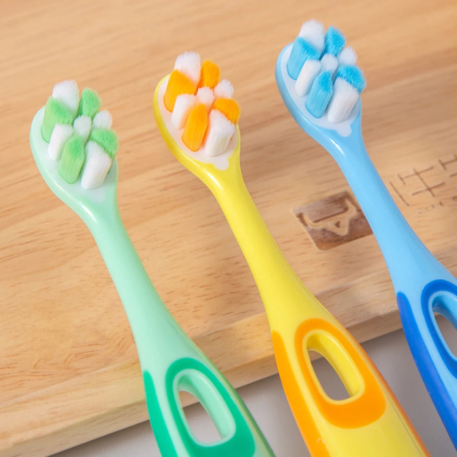 Children 3-12 years old ten thousand hair soft bristle toothbrush three colors available. Brush head with dust jacket