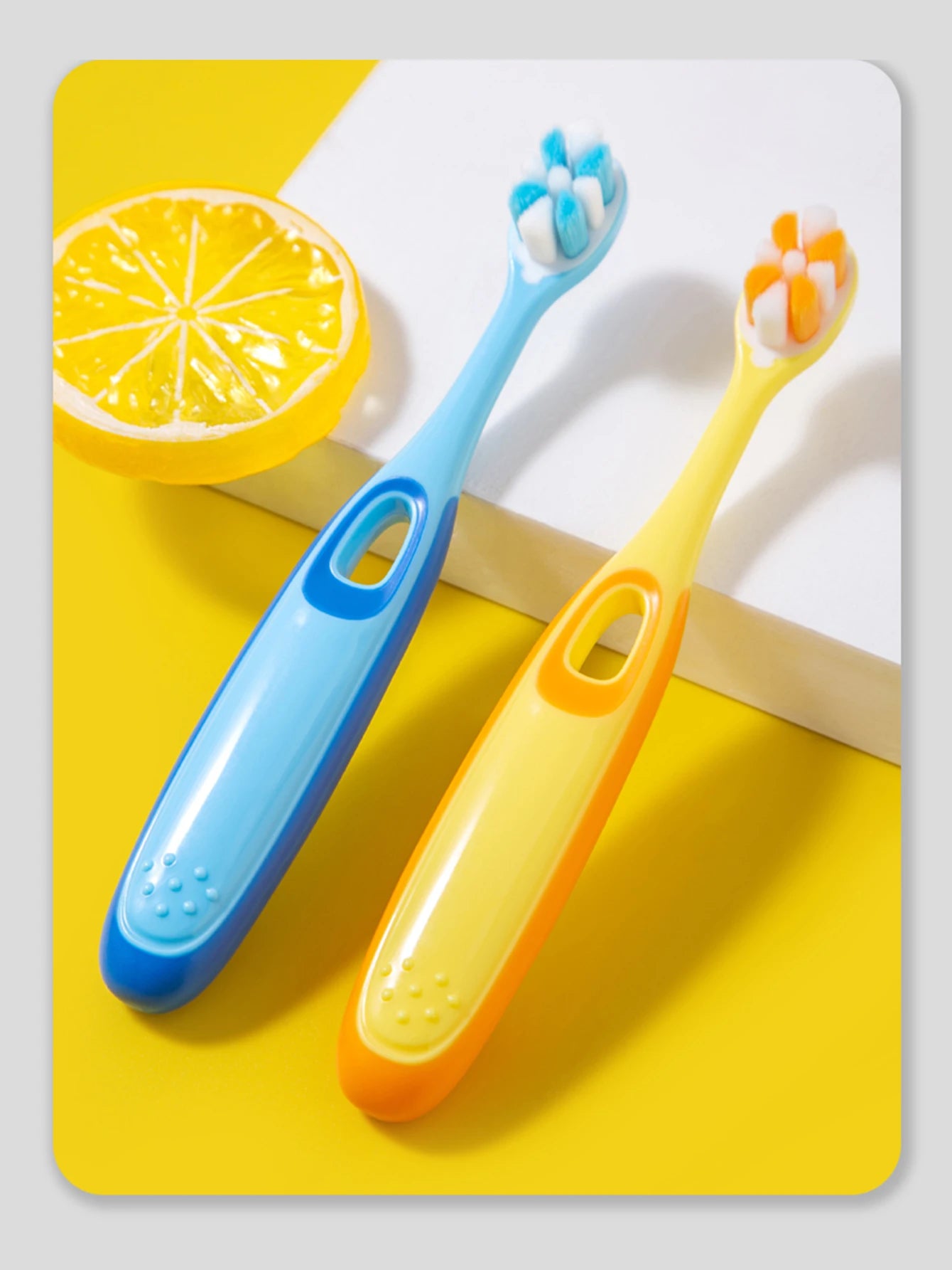 Children 3-12 years old ten thousand hair soft bristle toothbrush three colors available. Brush head with dust jacket